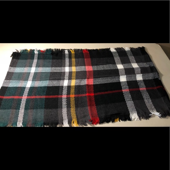Women’s Plaid Infinity Scarf. - Picture 3 of 4